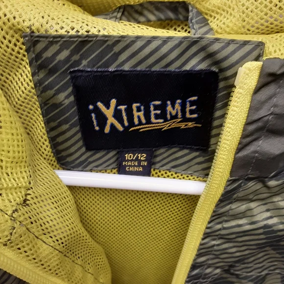 Kids Camouflage Jacket with Yellow Accents By Xtreme Size 10 12 - Picture 3 of 3